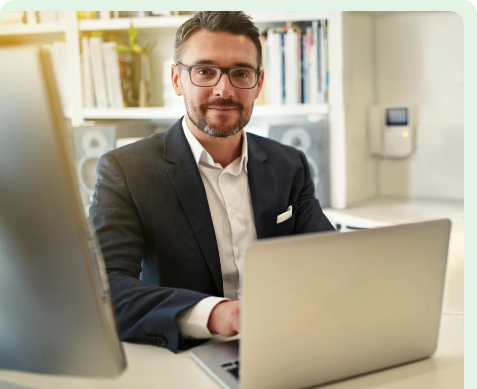 GastroGenius partner in front of a laptop
